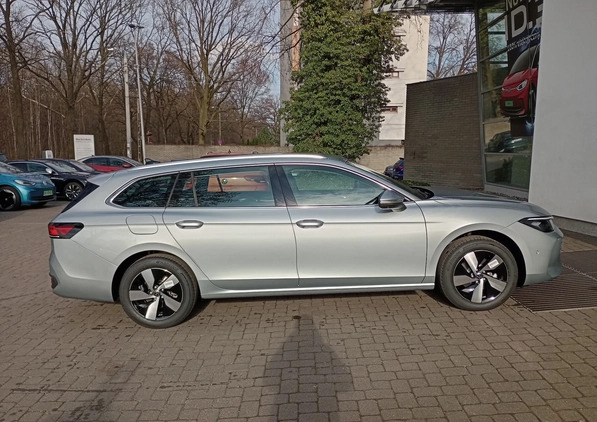 Volkswagen Passat cena 205900 przebieg: 10, rok produkcji 2024 z Dębica małe 466